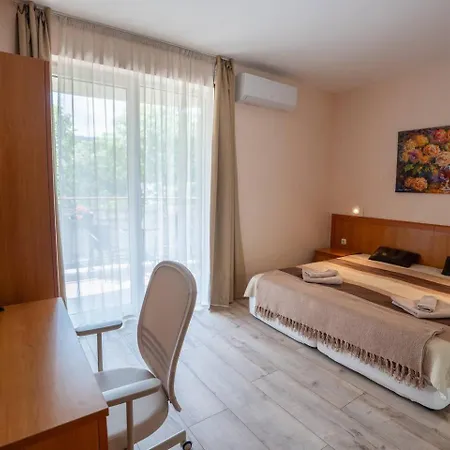Cozy In Golden Sands Apartment